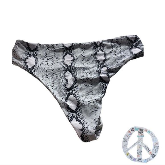 $5$ add on item$ Snakeskin print bikini. Size large. Untagged - Picture 2 of 7